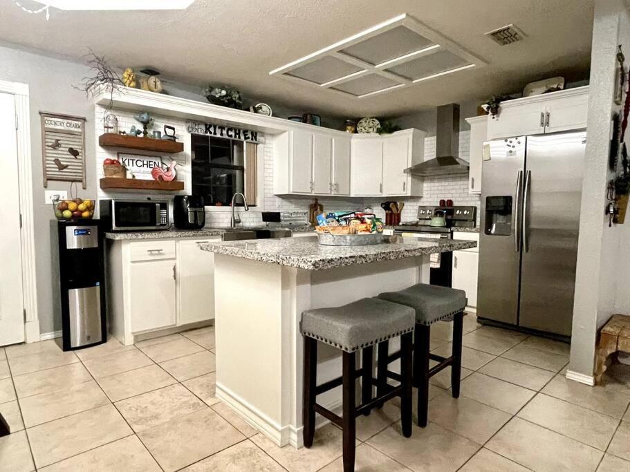 Rest, Relax & Enjoy The Entire Cozy Vacational Home! * Mission